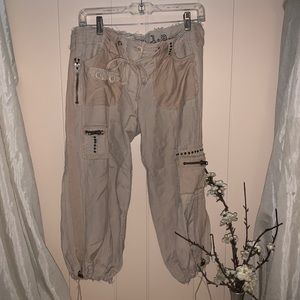 Deep Los Angeles Capris Pants
